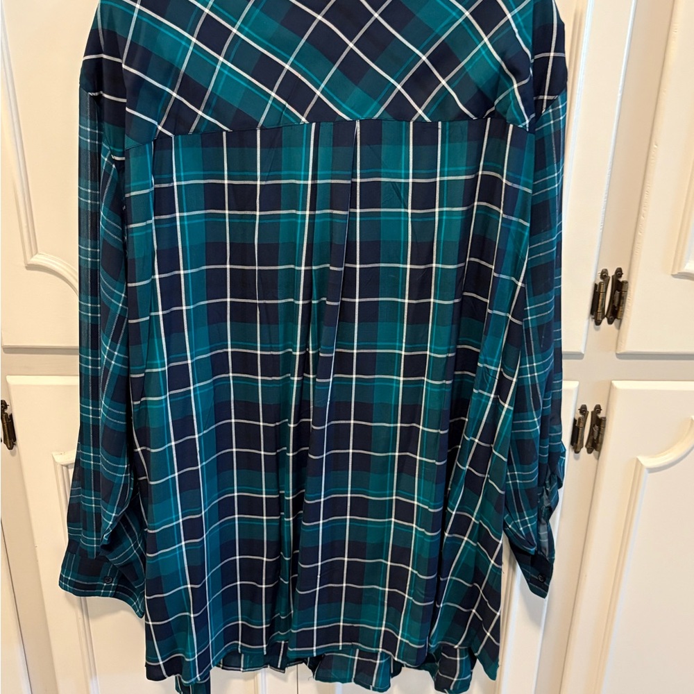 Catherines Green Oversized Long Sleeve Notched Collar Shirt - Picture 2 of 5